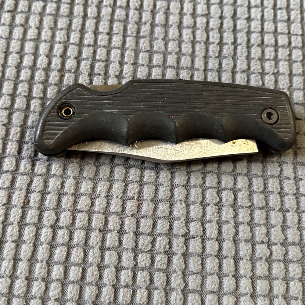 Kershaw Compact Black Folding Pocket Knife with Textured Grip - Picture 4 of 4
